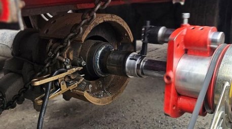 Резьбонарезной мобильный токарный станок